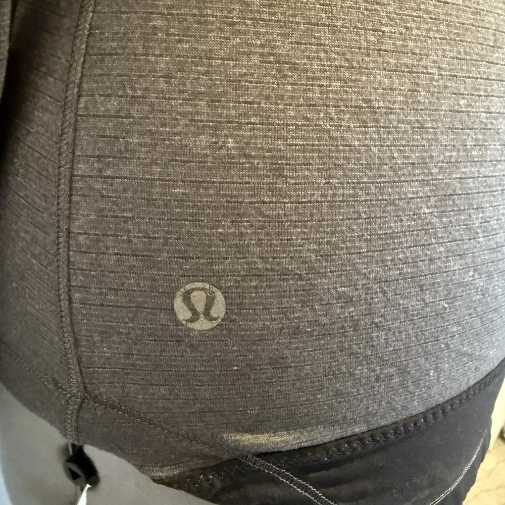 Lululemon Shirt Women's Race Me Long Sleeve Heathered Gray Gym Workout Lounge‎